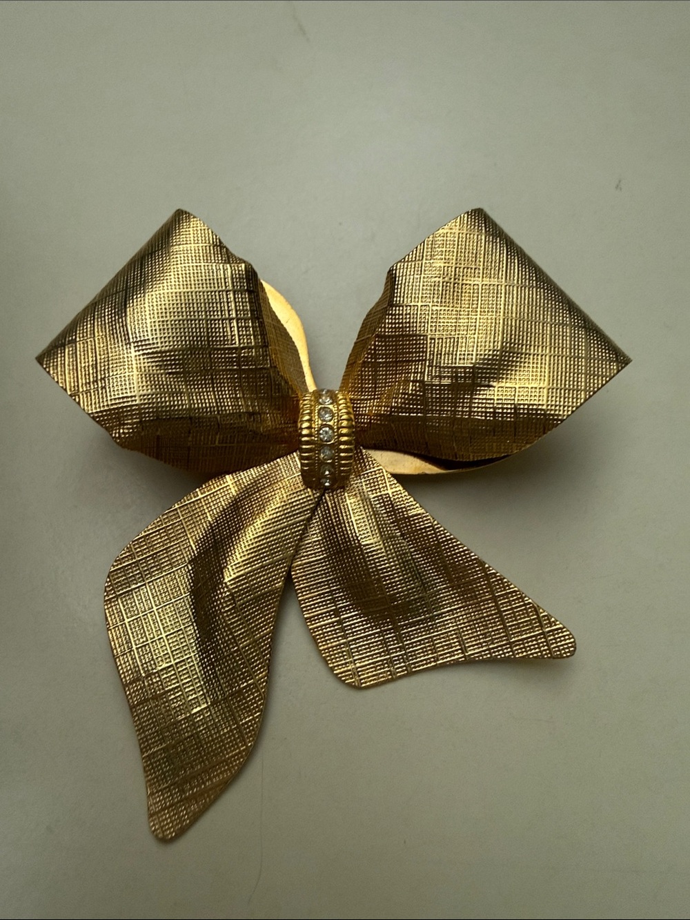 Vintage Gold Tone Textured Ribbon Bow Brooch Pin Rhinestone Center